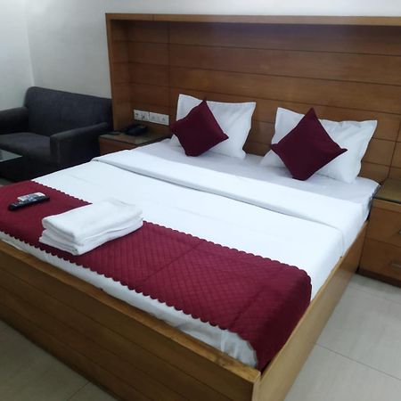 Signature Plaza Hotel New Delhi Exterior photo