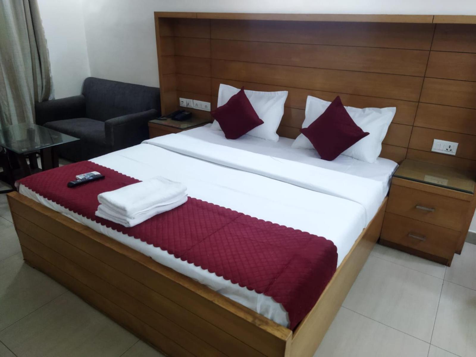 Signature Plaza Hotel New Delhi Exterior photo