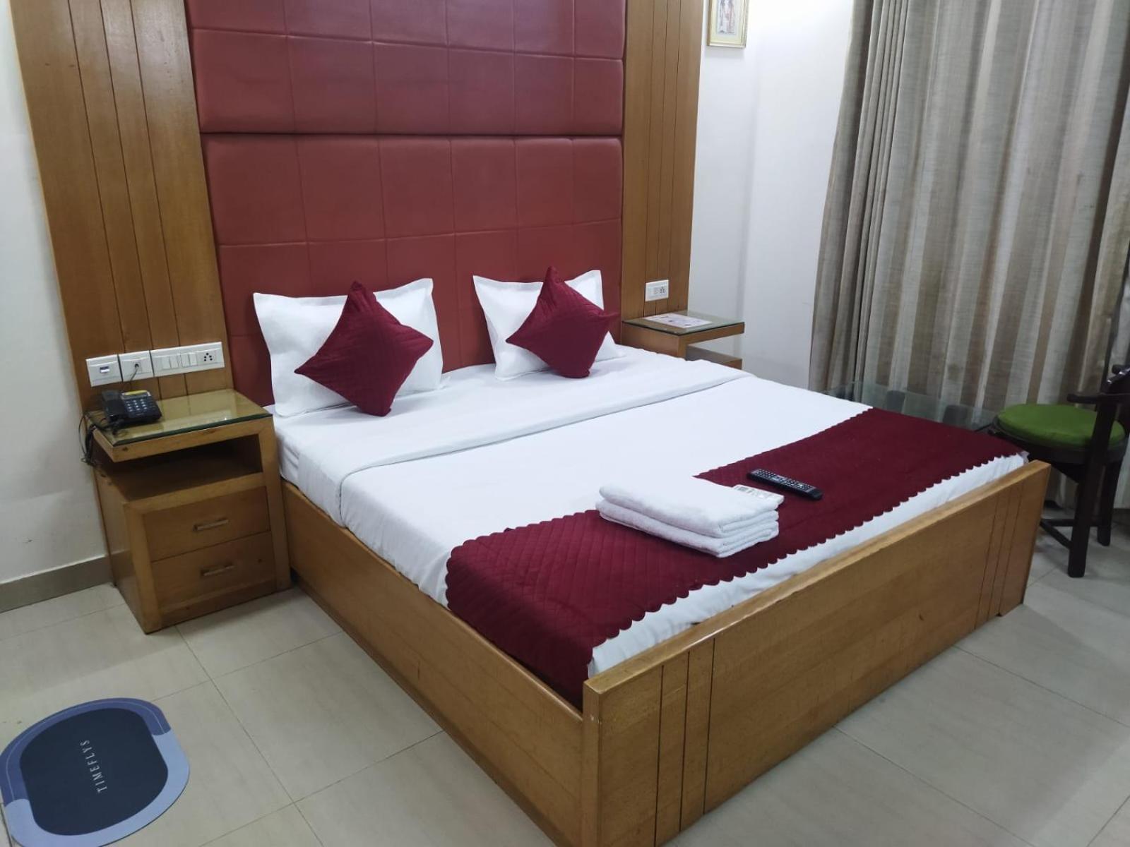 Signature Plaza Hotel New Delhi Exterior photo