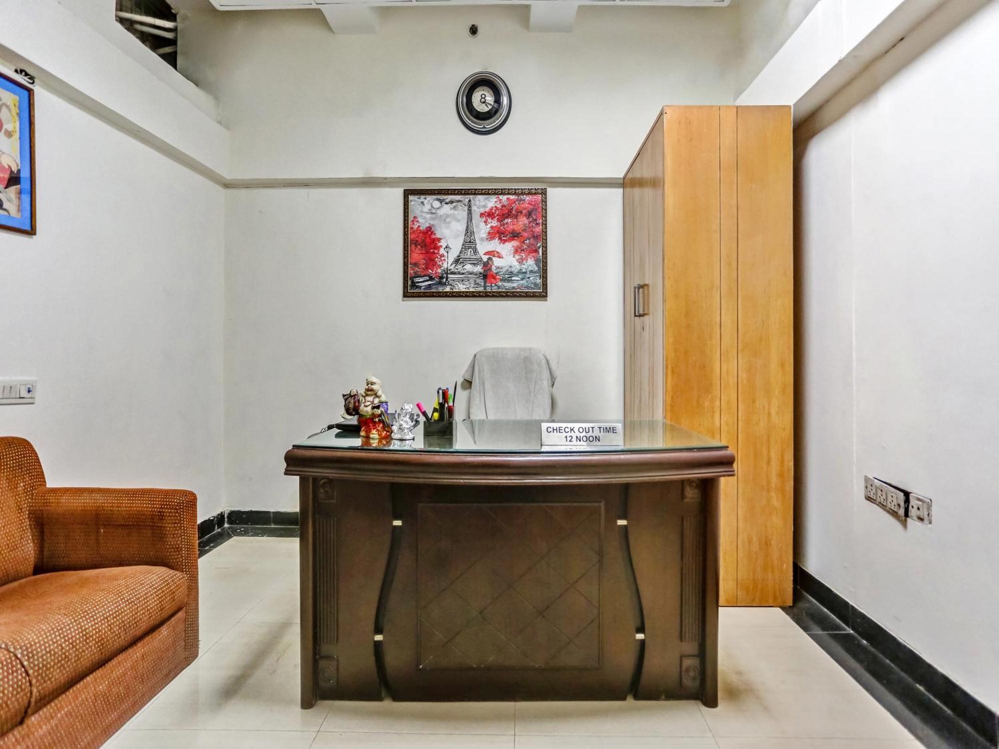 Signature Plaza Hotel New Delhi Exterior photo